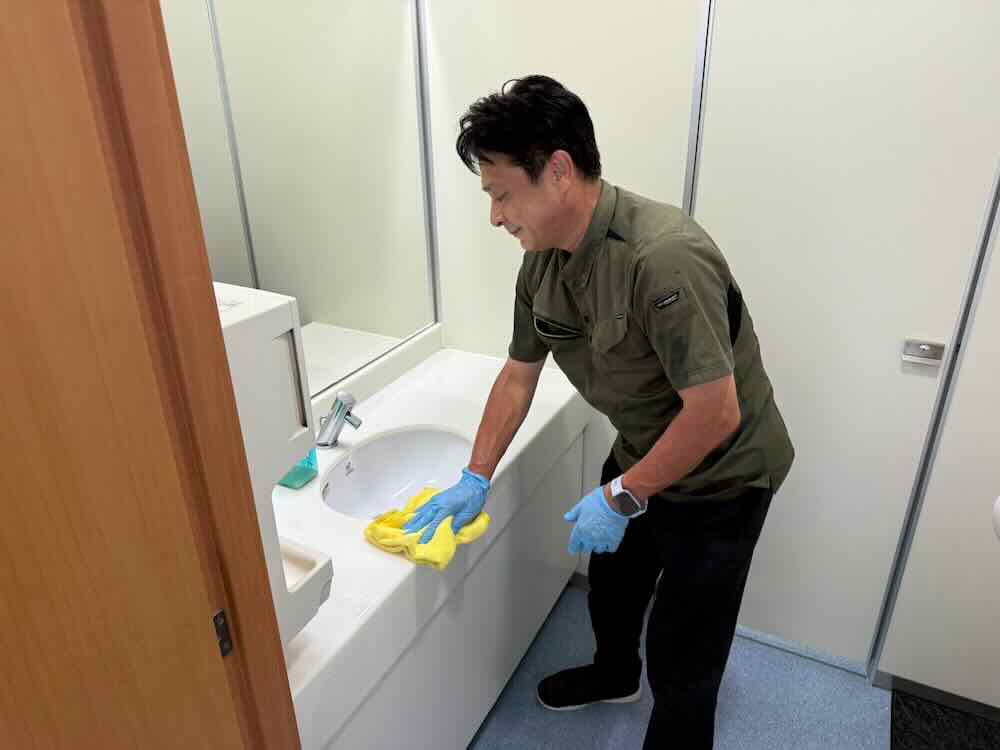 トイレ洗面台の清掃